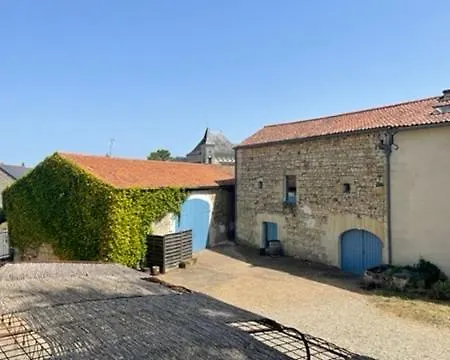 Sirona - Domaine Viticole Et D'hôtes 3* Le Puy-Notre-Dame