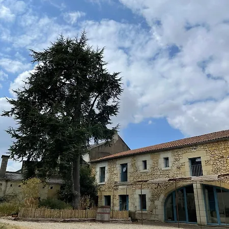 Sirona - Domaine Viticole Et D'hotes 3* Le Puy-Notre-Dame